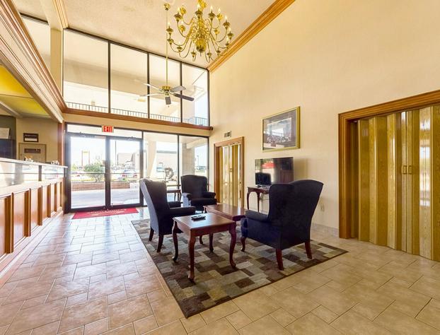 Econo Lodge Inn & Suites Bentonville hotel detail image 4