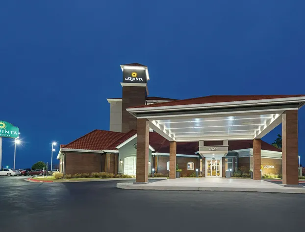 La Quinta Inn & Suites by Wyndham Oklahoma City - NW Expwy hotel detail image 2