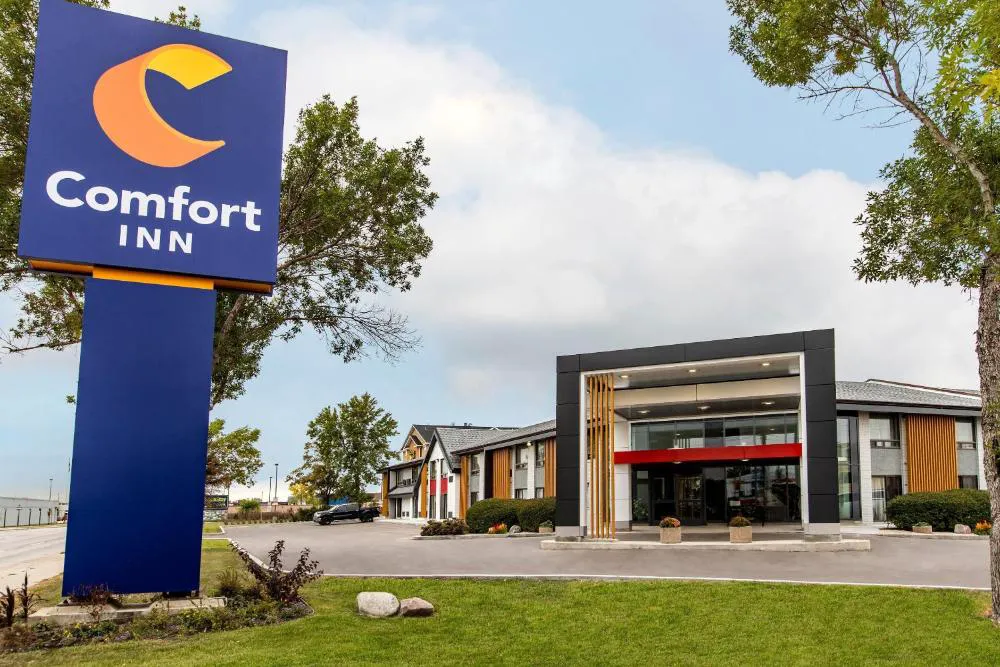 Comfort Inn Winnipeg Airport hotel hero