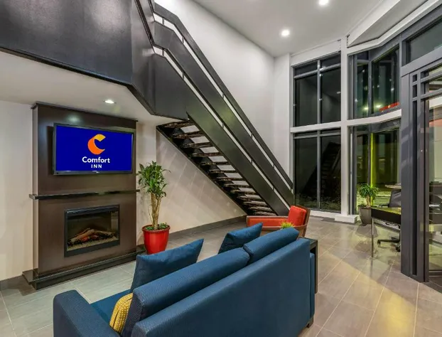 Comfort Inn Winnipeg Airport hotel detail image 4