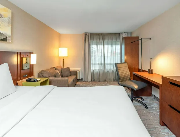 Comfort Inn Winnipeg Airport hotel detail image 2