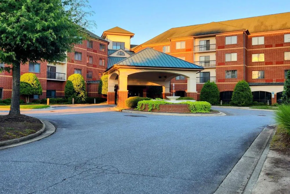 Courtyard by Marriott Hickory hotel hero