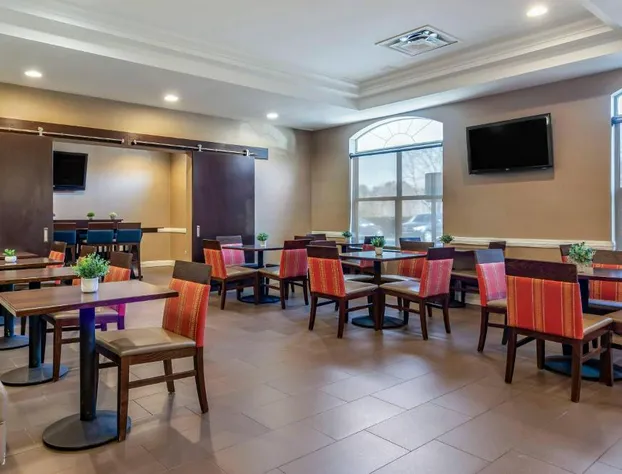 Comfort Inn & Suites near Six Flags hotel detail image 2