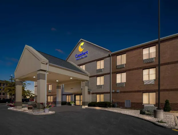 Comfort Inn & Suites near Tinley Park Amphitheater hotel detail image 1