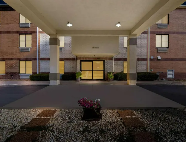 Comfort Inn & Suites near Tinley Park Amphitheater hotel detail image 3