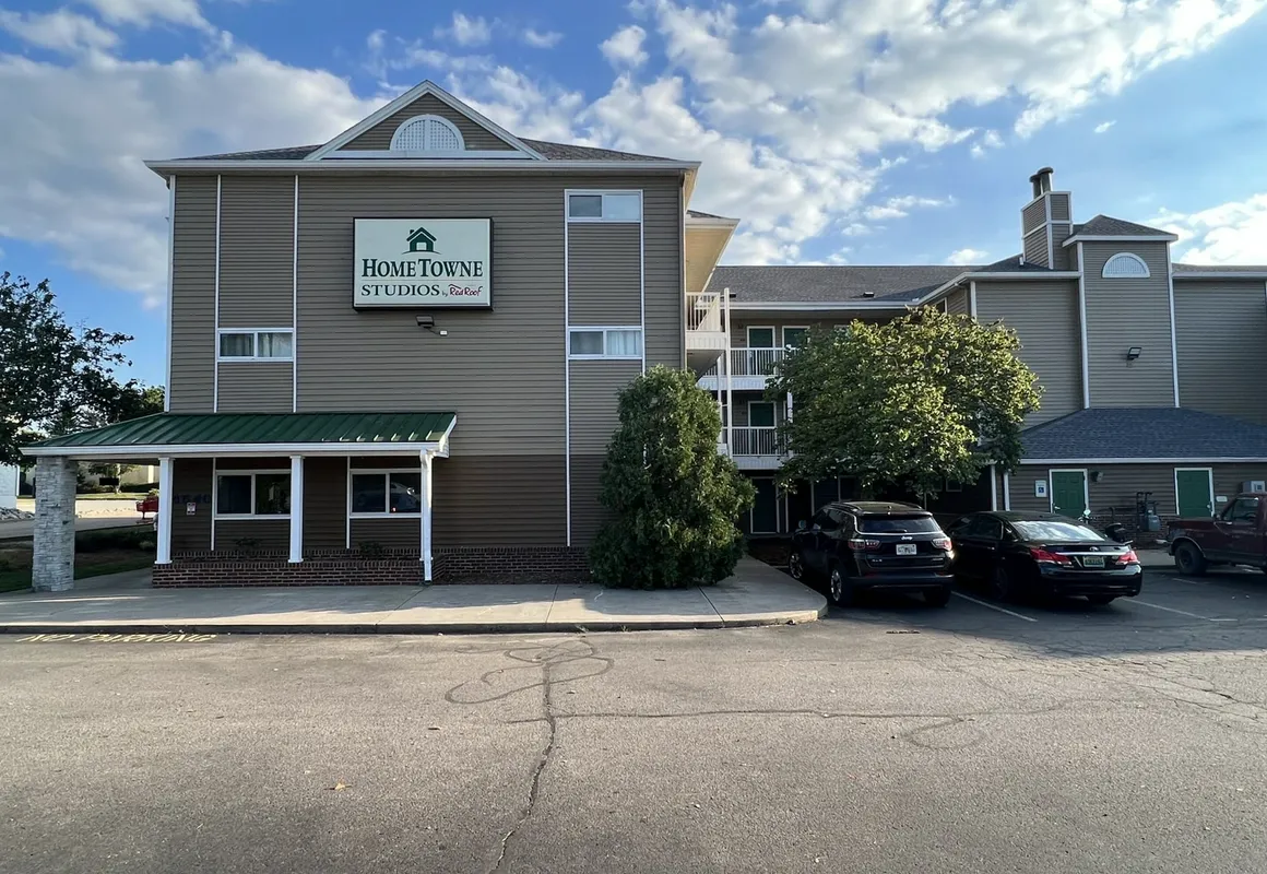 HomeTowne Studios by Red Roof Louisville hotel hero