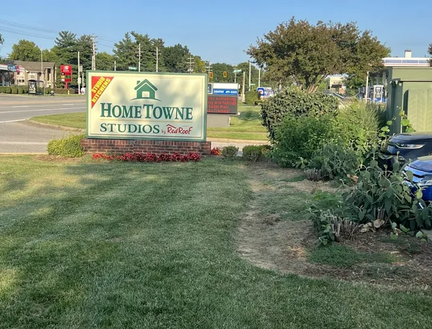 HomeTowne Studios by Red Roof Louisville hotel detail image 1