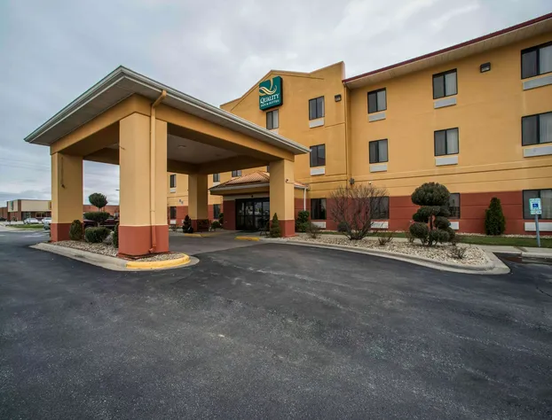 Quality Inn Litchfield Route 66 hotel detail image 1