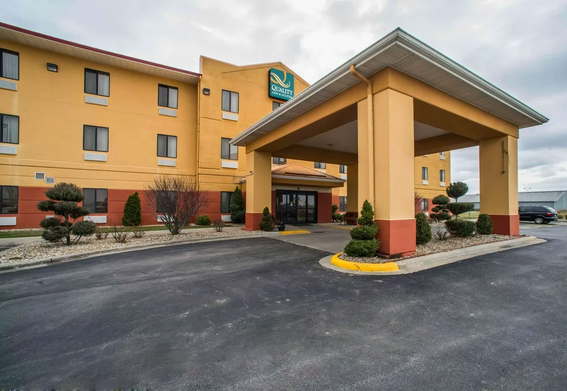 Quality Inn Litchfield Route 66 hotel hero