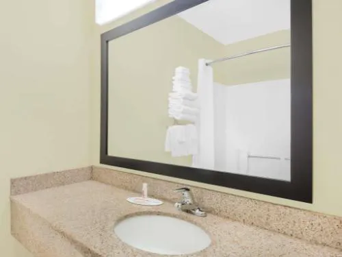 Super 8 by Wyndham Ottumwa hotel detail image 2