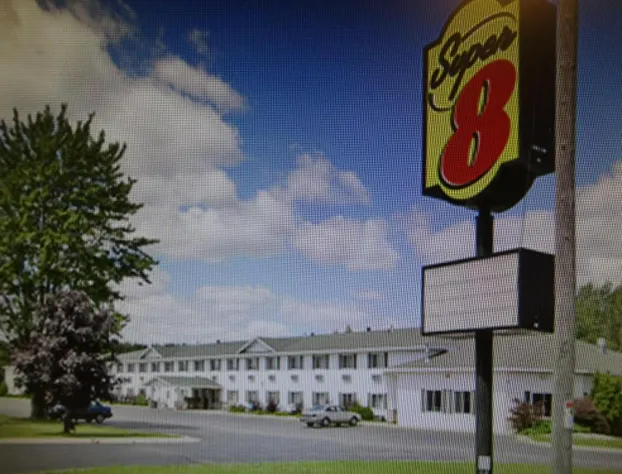 Super 8 by Wyndham Escanaba hotel detail image 1