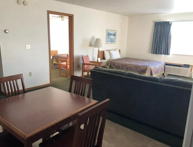 Super 8 by Wyndham Escanaba hotel detail image 4