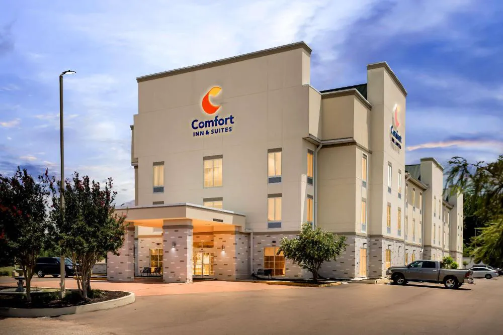 Comfort Inn & Suites Grenada hotel hero