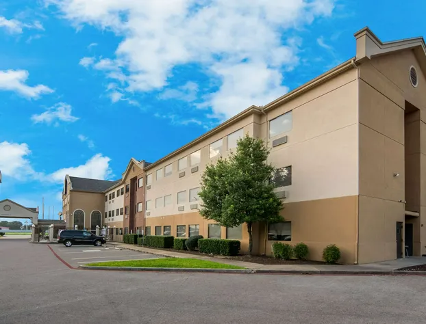Quality Inn & Suites Waco North hotel detail image 2