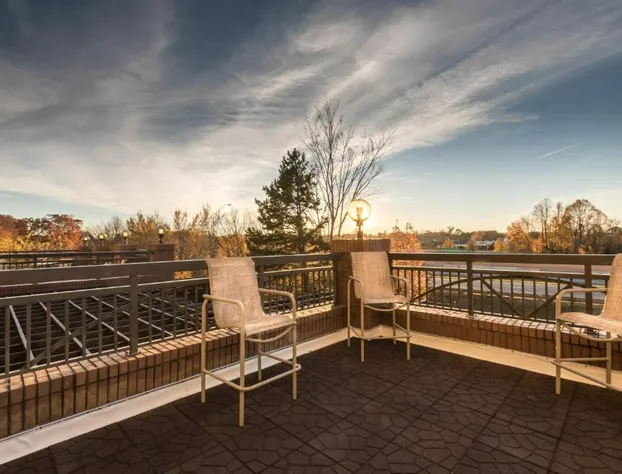 Country Inn & Suites by Radisson, Lake Norman Huntersville, NC hotel detail image 4