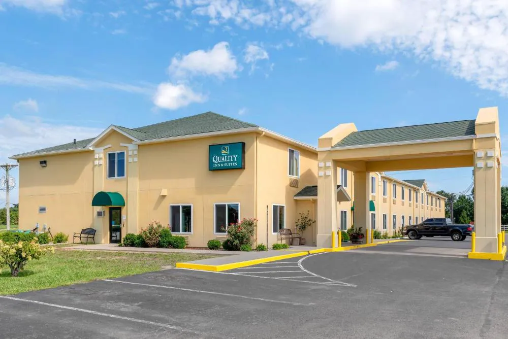 Quality Inn & Suites Brandenburg - Fort Knox hotel hero