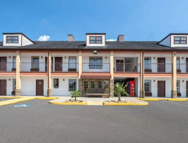 Baymont by Wyndham Commerce GA Near Tanger Outlets Mall hotel detail image 4