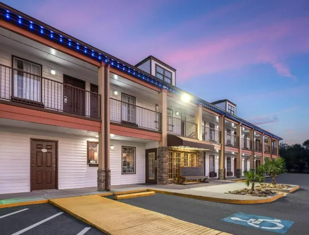 Baymont by Wyndham Commerce GA Near Tanger Outlets Mall hotel detail image 3