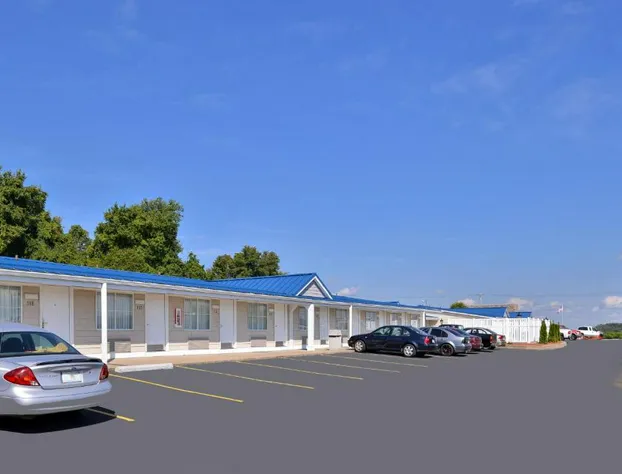 Americas Best Value Inn & Suites St. Clairsville Wheeling hotel detail image 1