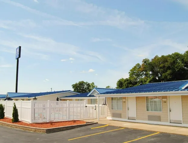 Americas Best Value Inn & Suites St. Clairsville Wheeling hotel detail image 2