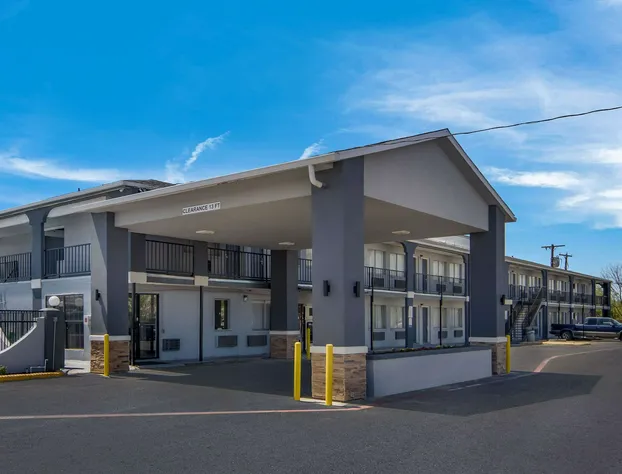 Econo Lodge Waco North I-35 hotel detail image 1