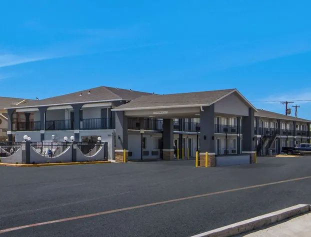 Econo Lodge Waco North I-35 hotel detail image 2