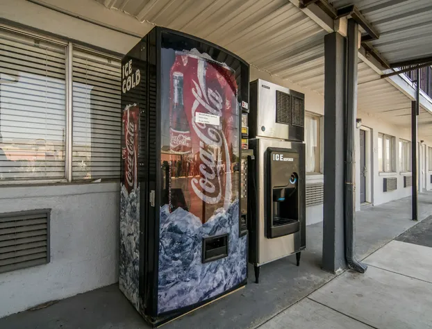 Super 8 by Wyndham Waco North I-35 hotel detail image 4