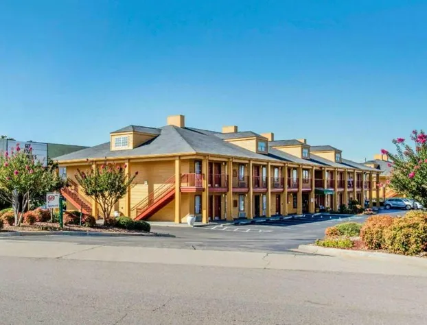 Quality Inn Bessemer I-20 exit 108 hotel detail image 1