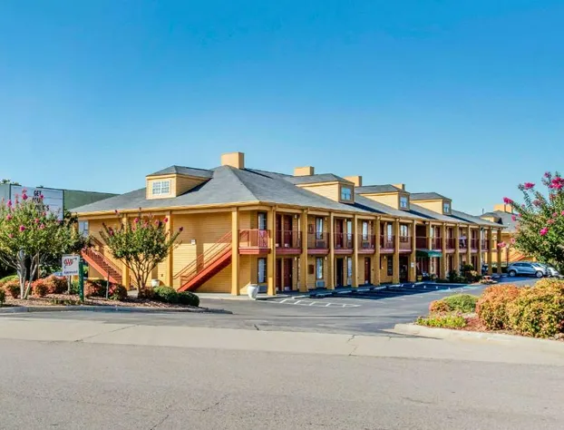 Quality Inn Bessemer I-20 exit 108 hotel detail image 1