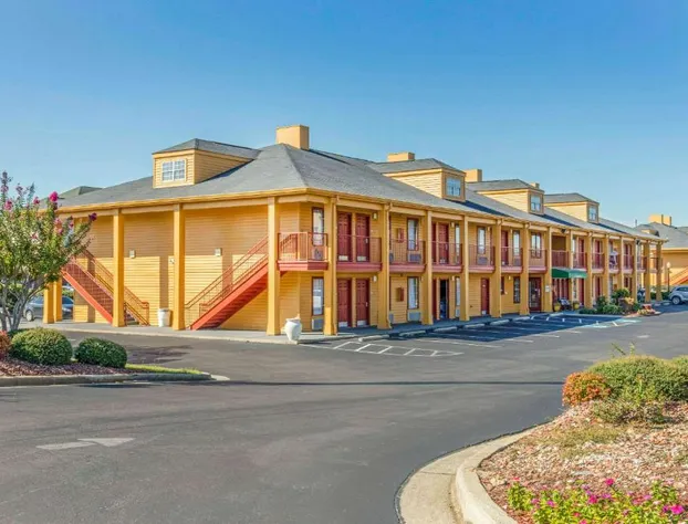 Quality Inn Bessemer I-20 exit 108 hotel detail image 2