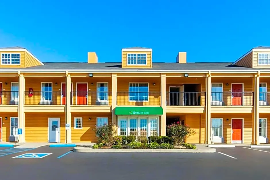 Quality Inn Arab hotel hero