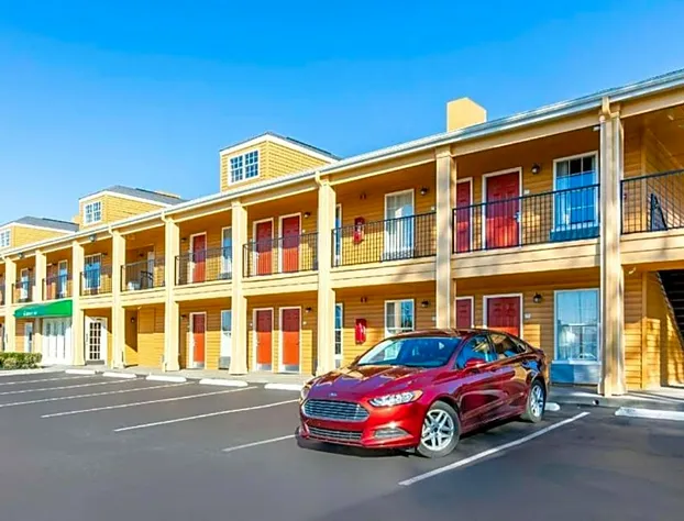 Quality Inn Arab hotel detail image 2