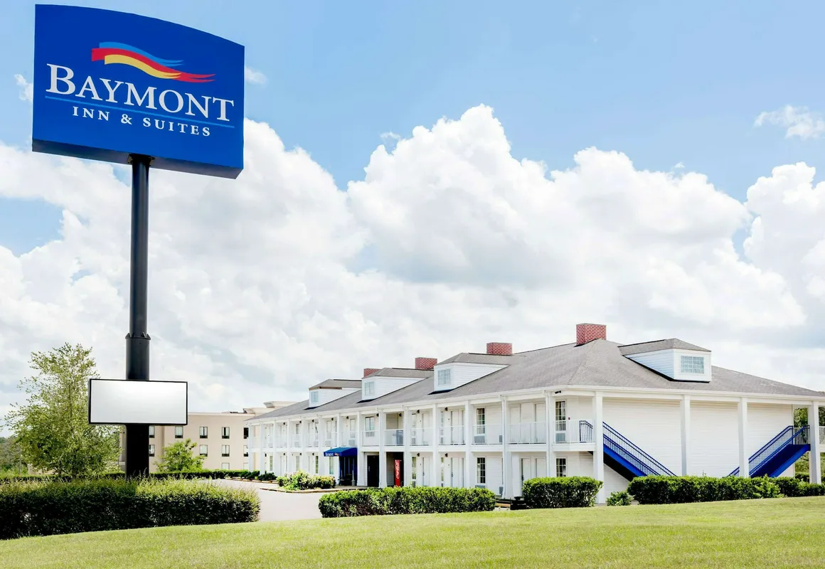 Baymont by Wyndham Grenada hotel hero