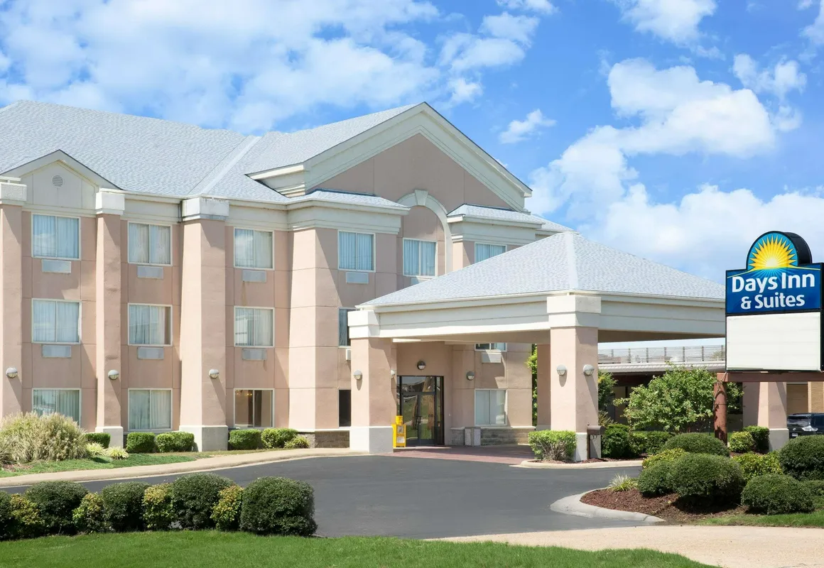 Days Inn & Suites by Wyndham Pocahontas hotel hero