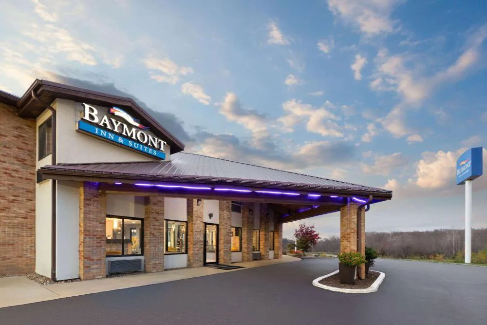 Baymont by Wyndham Warrenton hotel hero
