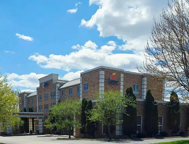 Comfort Inn & Suites Grafton - Cedarburg hotel detail image 2