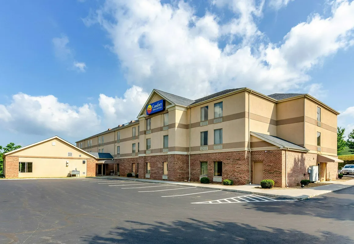 Comfort Inn & Suites Christiansburg I-81 hotel hero