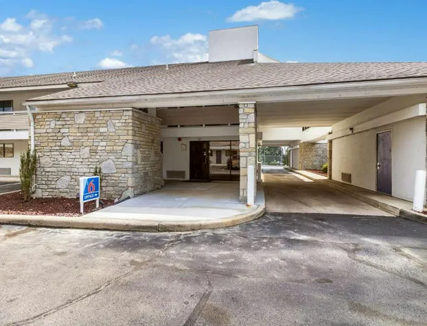 Motel 6 Dayton, OH - Englewood hotel detail image 3