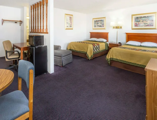 Super 8 by Wyndham Pontiac hotel detail image 1