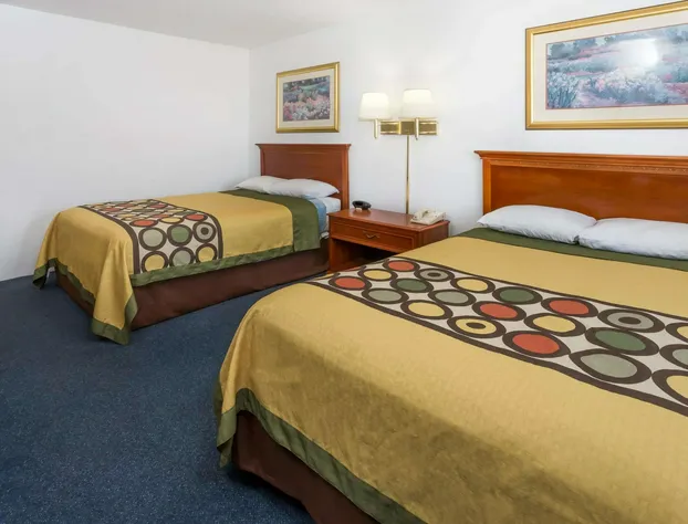 Super 8 by Wyndham Pontiac hotel detail image 2