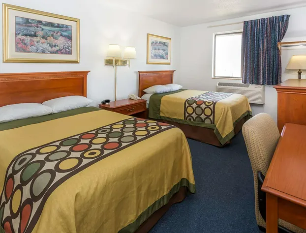 Super 8 by Wyndham Pontiac hotel detail image 3