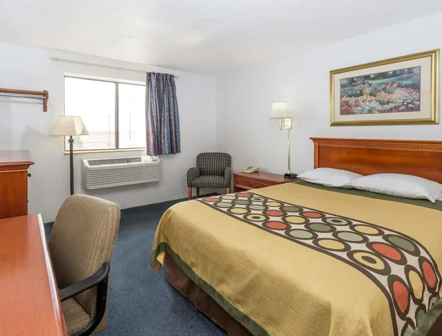 Super 8 by Wyndham Pontiac hotel detail image 4