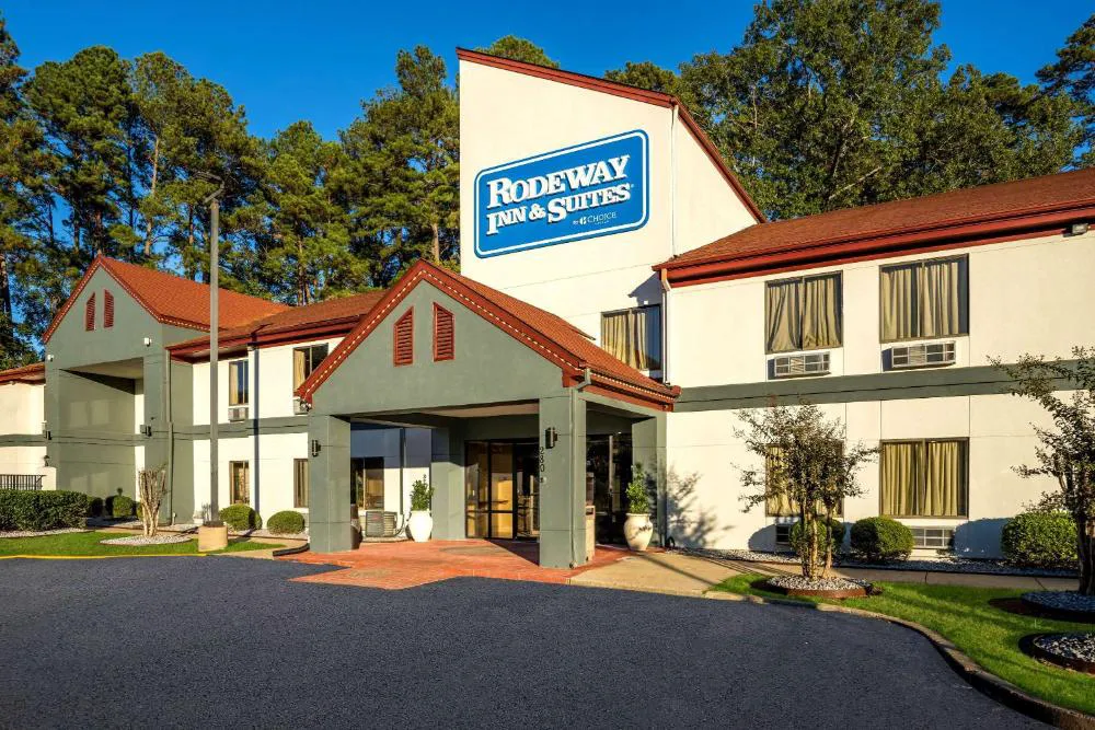Rodeway Inn hotel hero