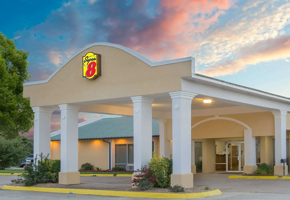 Super 8 by Wyndham Brinkley hotel hero