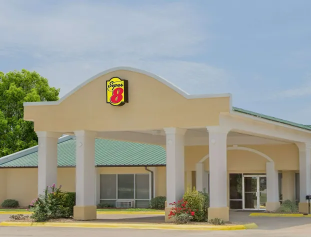 Super 8 by Wyndham Brinkley hotel detail image 1