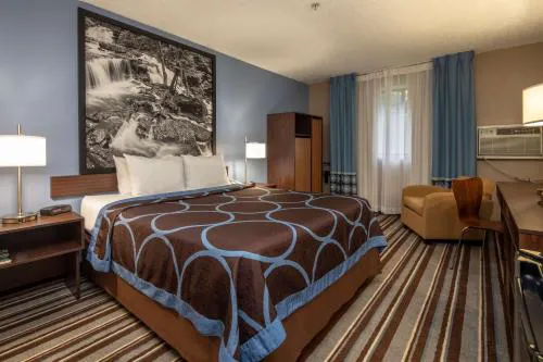 Super 8 by Wyndham Steubenville hotel detail image 1