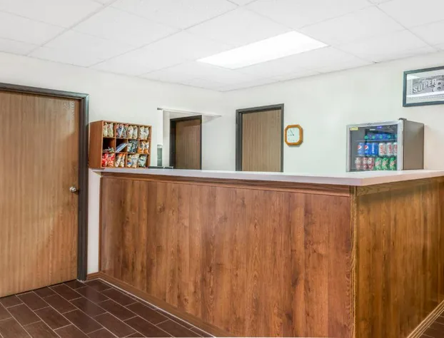 Super 8 by Wyndham Marshall hotel detail image 1