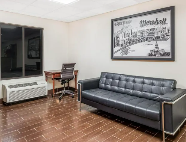 Super 8 by Wyndham Marshall hotel detail image 2