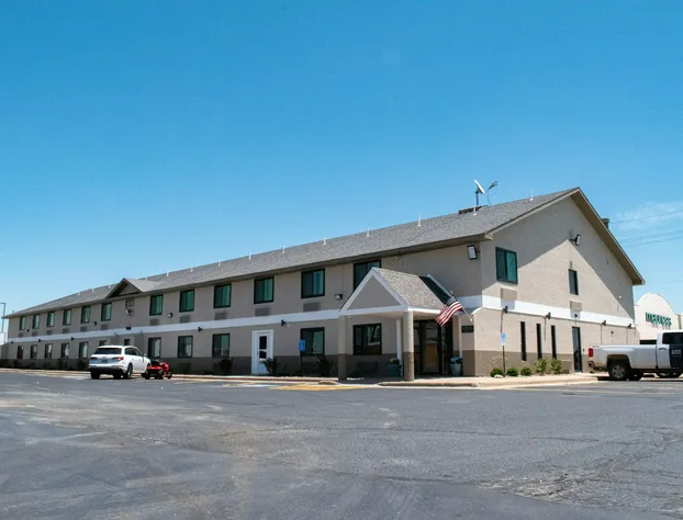 Super 8 by Wyndham Pratt hotel detail image 2