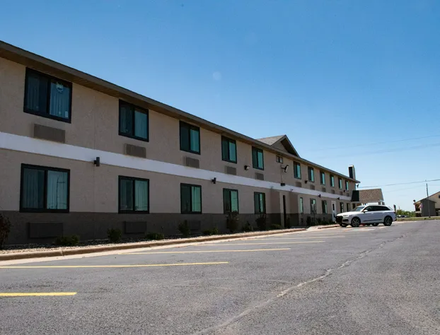 Super 8 by Wyndham Pratt hotel detail image 3